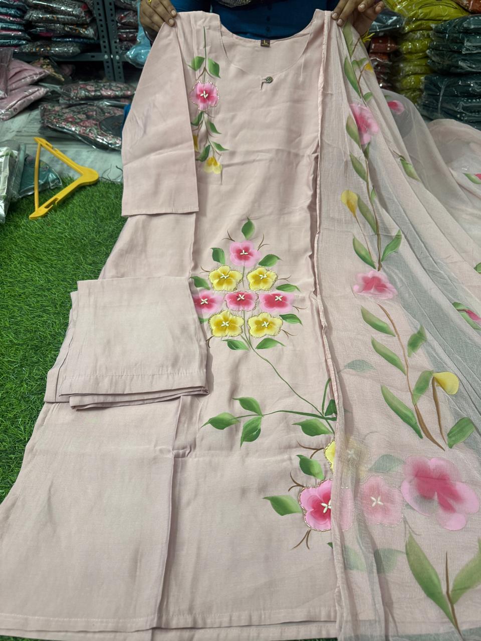 Brush Paint Set-Cream Color