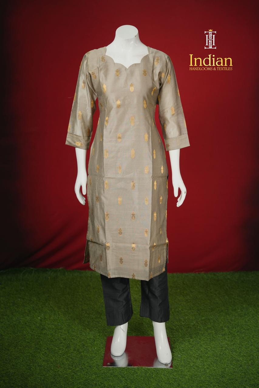 Premium Banaras Silk Set-Cream &amp; Black