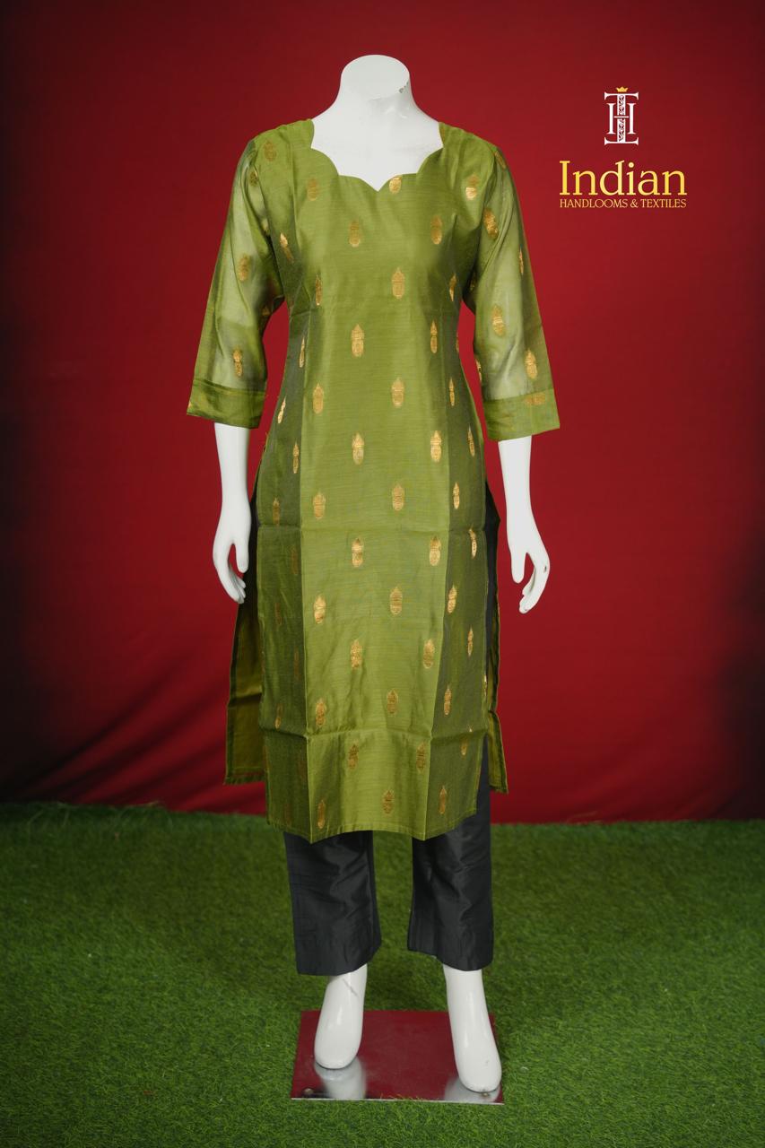 Premium Banaras Silk Set-Green &amp; Black