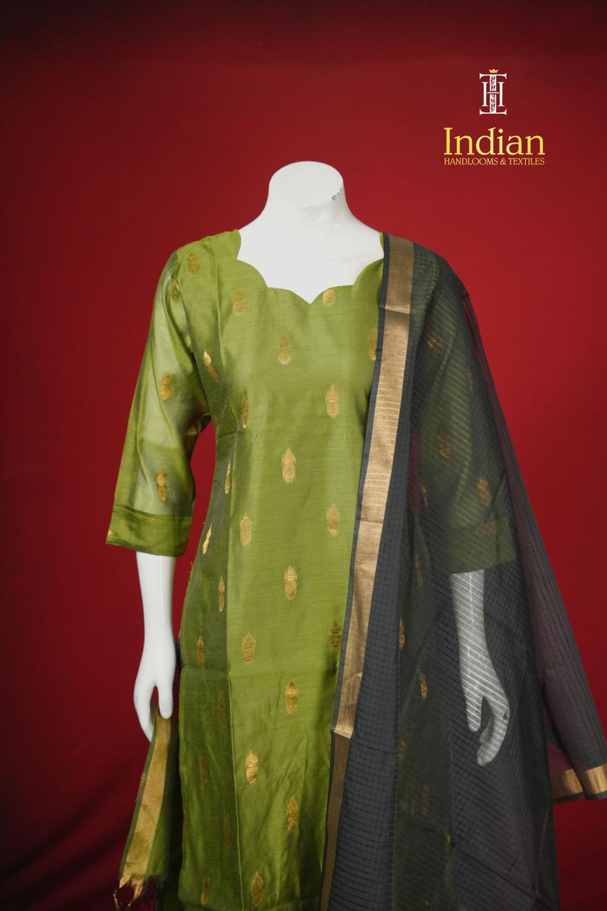 Premium Banaras Silk Set-Green &amp; Black